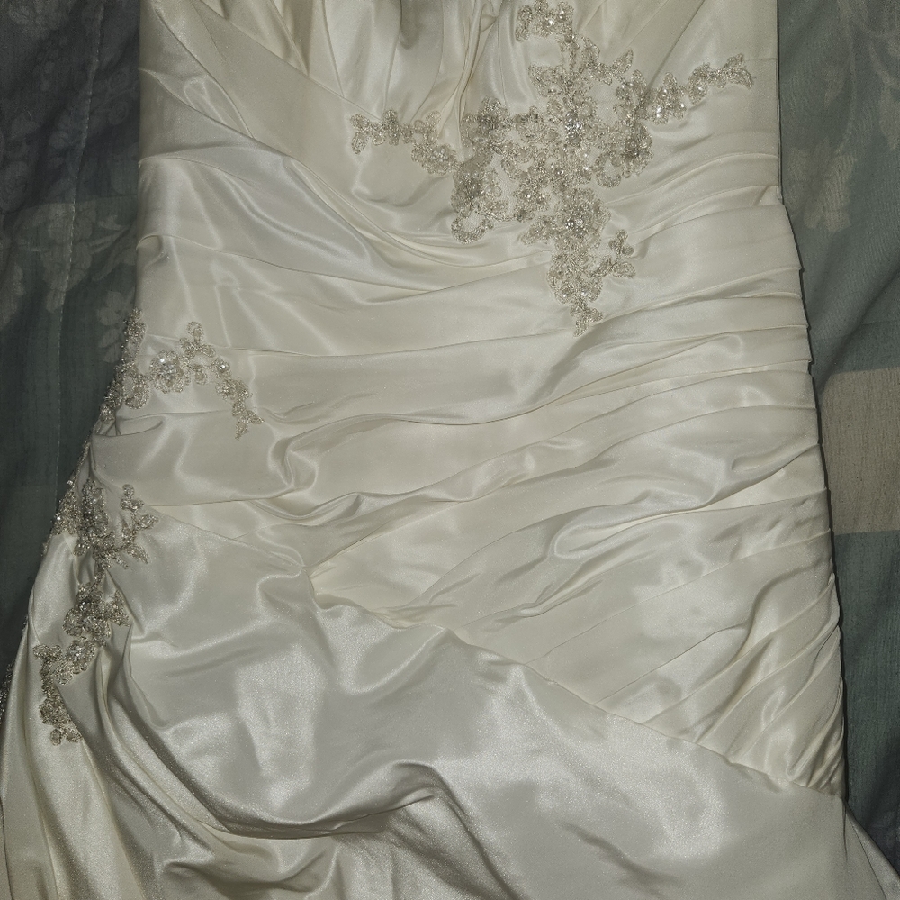 Off white wedding gown Used only worn once